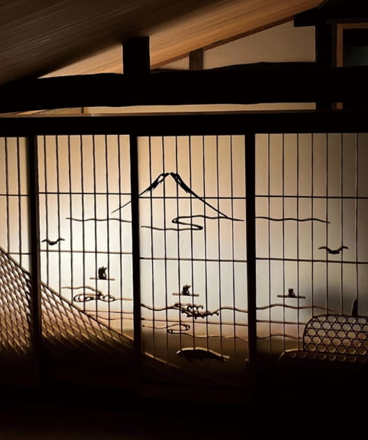 投網の組子細工の両面ガラス書院窓