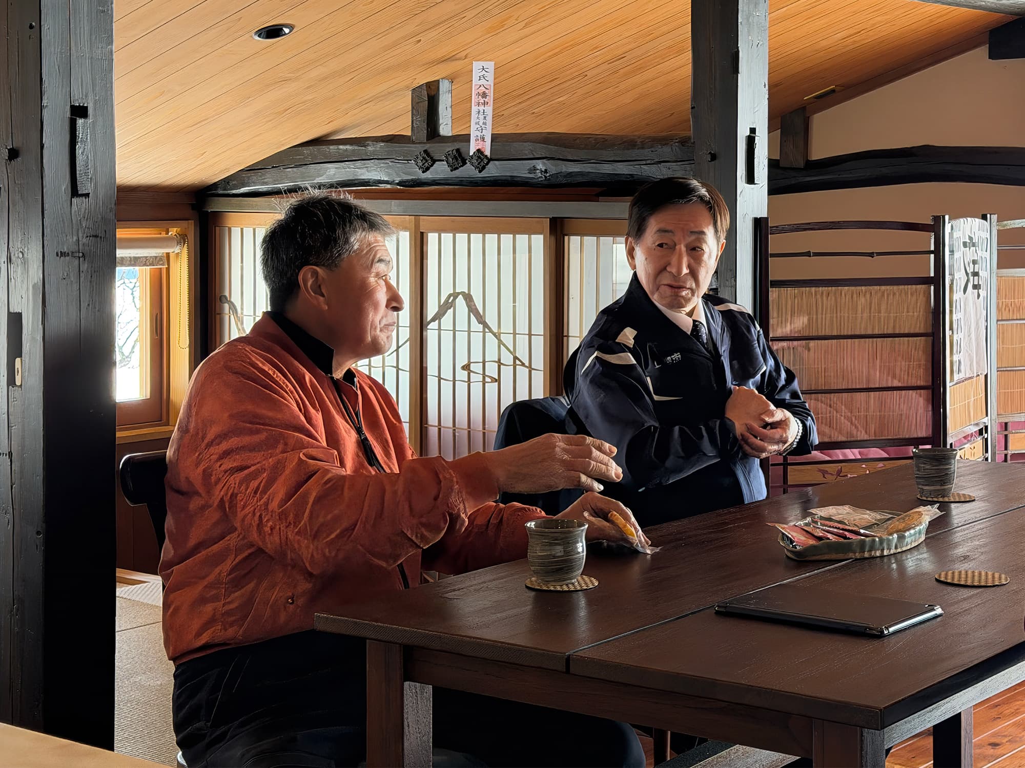 上越市長とたいせつ古民家棟梁の会話風景
